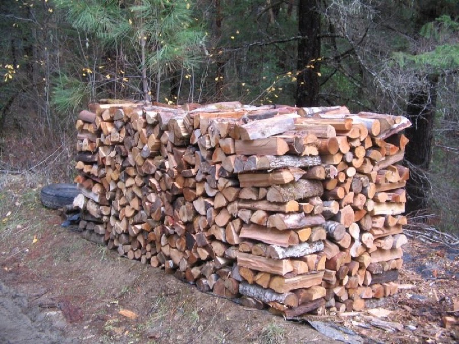 Full cord mixed hardwood — Outdoor woodpile